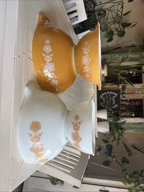 Vintage 70s Pyrex Butterfly Gold Cinderella Nesting Mixing Bowls Set